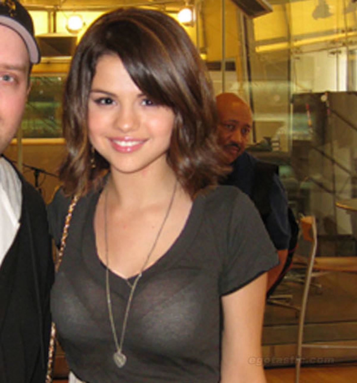 15 Selena Gomez Don T Dos Page 12 Of 15 Fame Focus